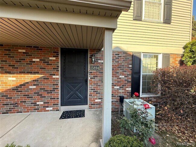 Foto del edificio - 15894 Cambridge Dr