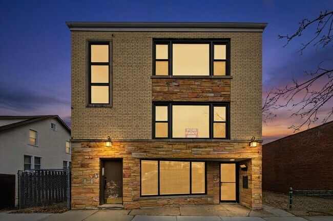 Foto del edificio - 5915 N Milwaukee Ave