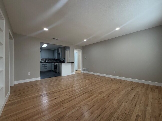 Foto del edificio - Fully renovated 2 bed 2 bath in the Medical District