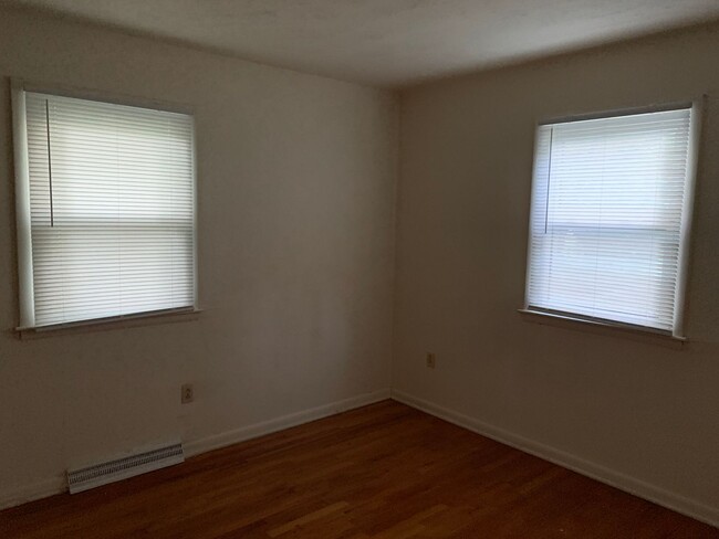 Building Photo - Isherwood Dr. 2804