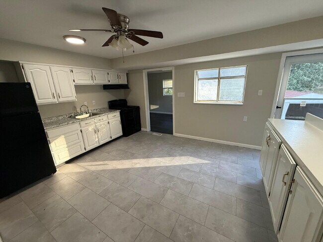 Building Photo - Beautiful 4-Bedroom Home for Rent in St. Louis