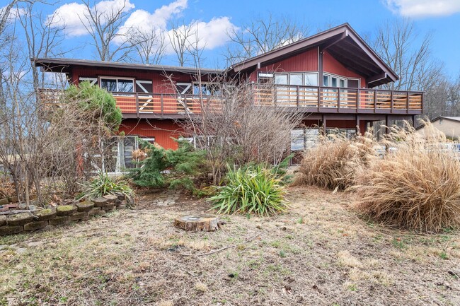 Foto del edificio - Mid-Century Lodge Home in Frederick with 6...