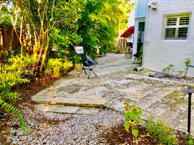 patio west - 4772 West Blvd