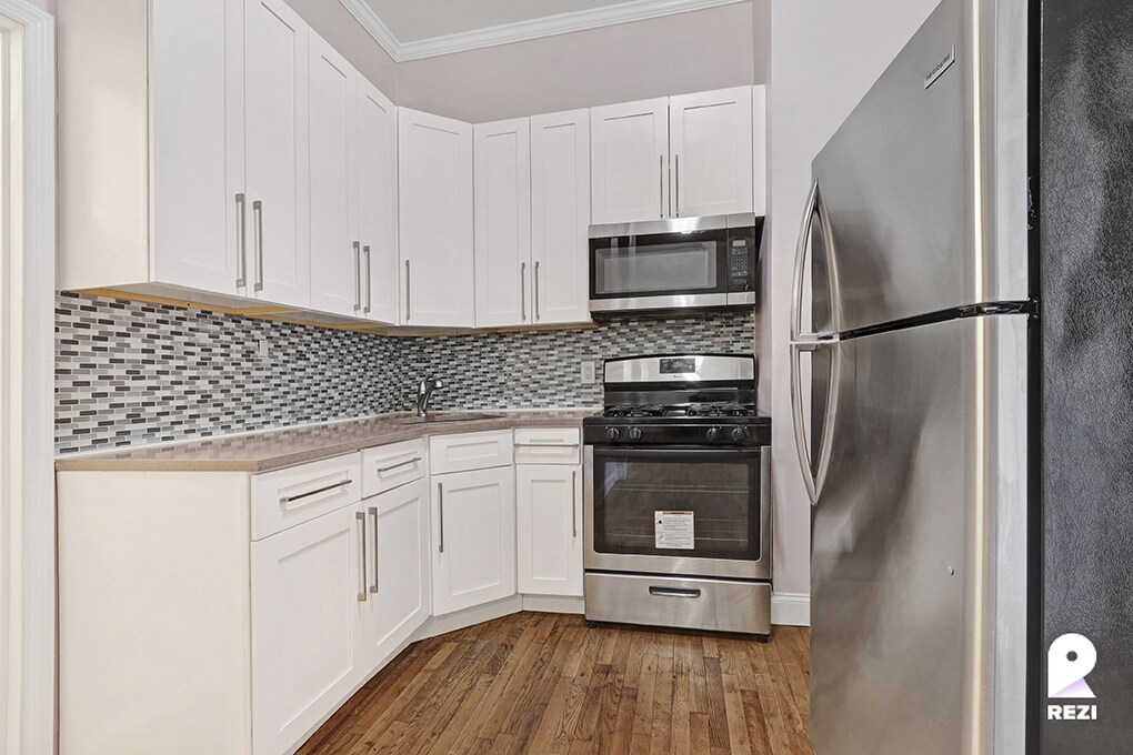 Primary Photo - 2227 Pitkin Ave