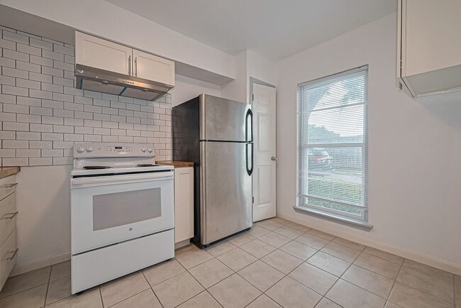 Foto del edificio - 7805 Rue St Cyr St