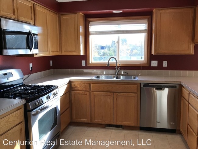 Building Photo - 1426 Horizon Ridge Dr NE