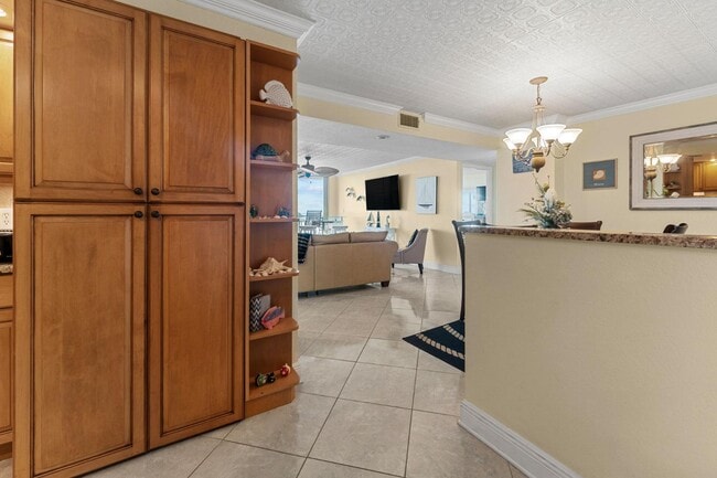 Building Photo - 1 Key Capri