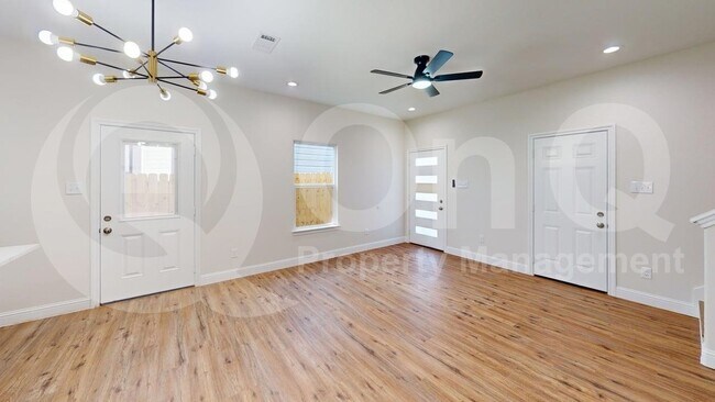 Foto del edificio - 8003 W Elizabeth Ln
