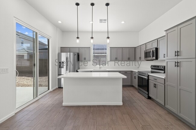 Building Photo - 15672 W Polk St