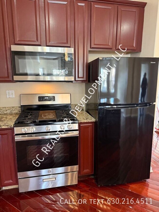 Building Photo - 5816 S Michigan-Unit 2