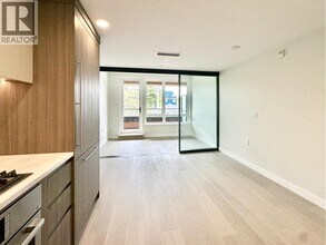 Building Photo - 485 W 63rd Ave