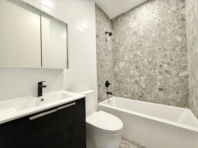 Building Photo - Nice room in a good neighborhood