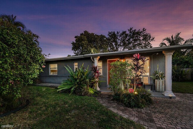 Foto del edificio - 2 br, 2 bath House - 316 NW 28th Ct