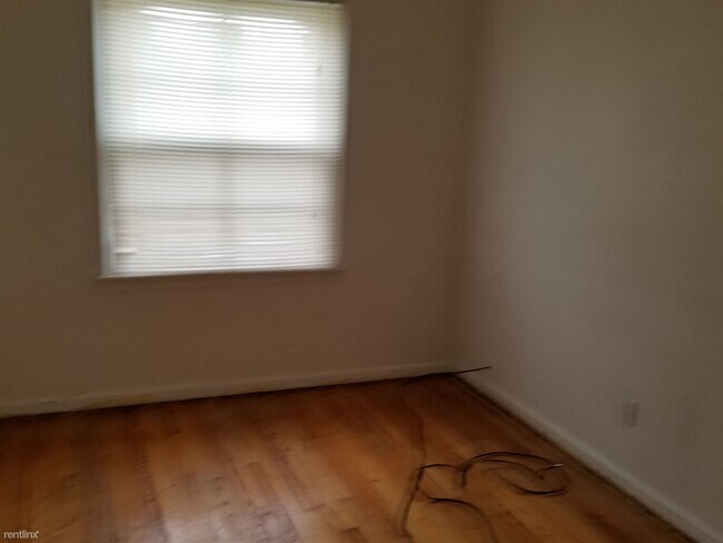 Foto del edificio - 3 br, 1 bath House - 8430 Vaughan St