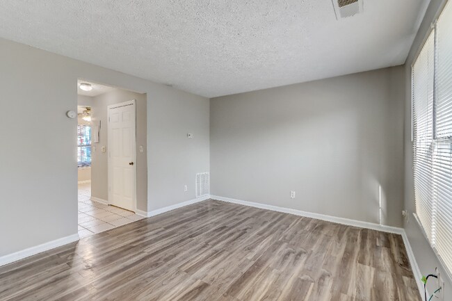 Foto del edificio - 4281 Grogan St