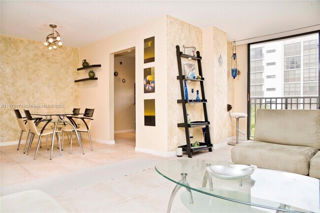 Foto del edificio - 17011 N Bay Rd