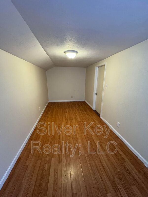 706 Washington Ave, Etowah, TN 37331 Condo for Rent in Etowah, TN