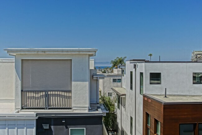 Foto del edificio - Custom, Modern & Spacious Tri-Level Home w...