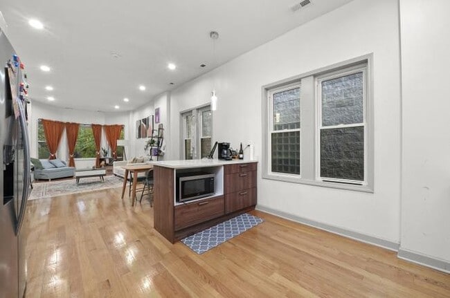 Building Photo - 1508 N Artesian Ave