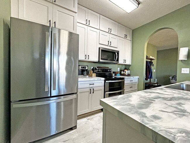 Photo - Cute 2BR Condo in Madison.  Community Pool! 2nd Month Free!