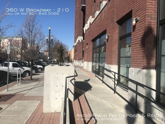 Building Photo - 360 Broadway