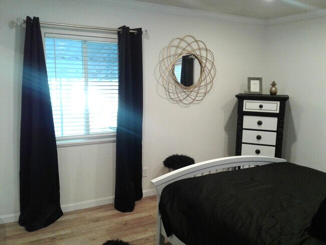 Foto del edificio - 3782 Almond Ct