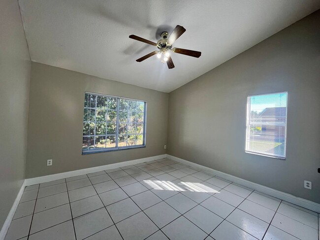Building Photo - Could Be the Best Deal Around!