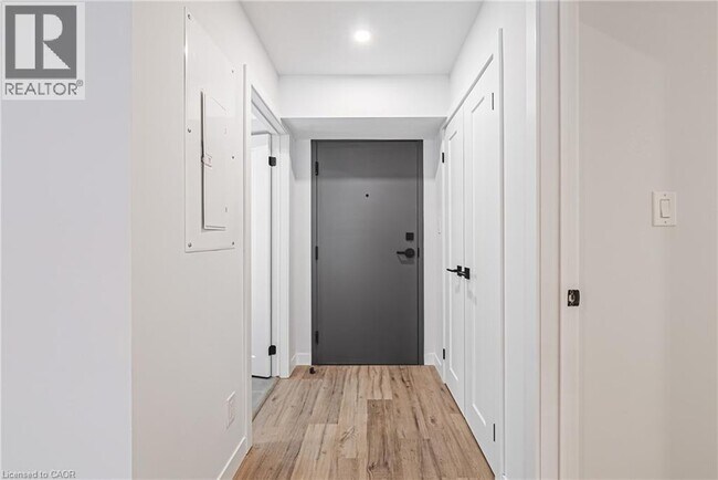 Building Photo - 555 Sanatorium Rd