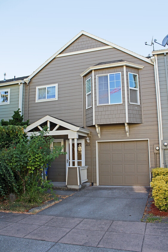 Primary Photo - 2613 NE 6th Pl