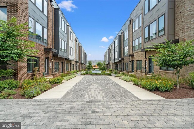 Foto del edificio - 8156 Tompkins St