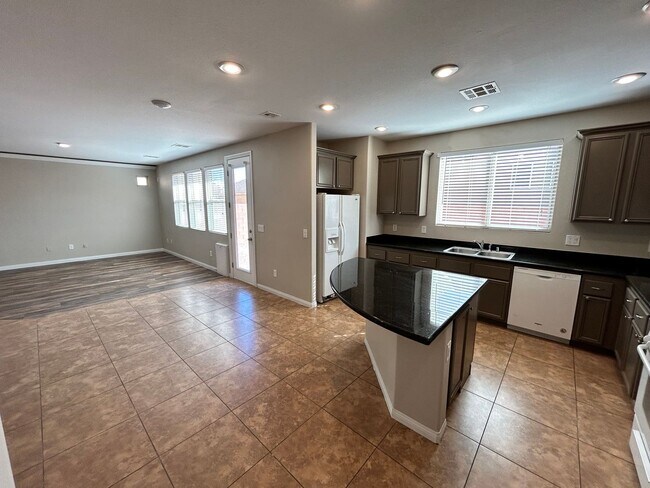 Foto del edificio - Beautiful 4/Bed/3Bath/2Car Two-Story Home with Loft and Office in Providence!