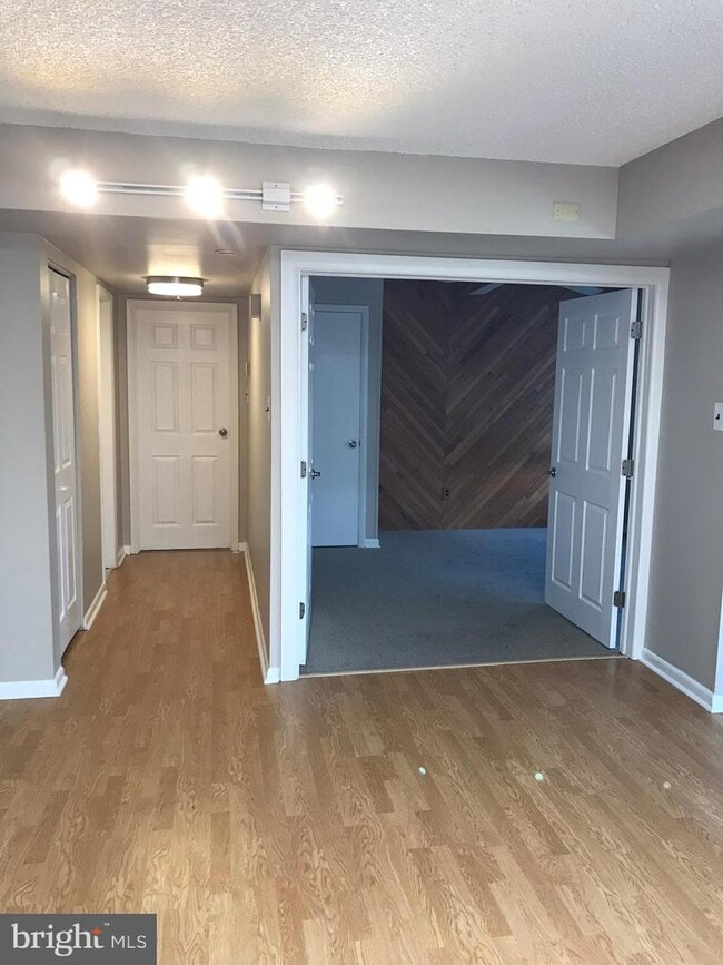 Building Photo - 136 Leedom Way
