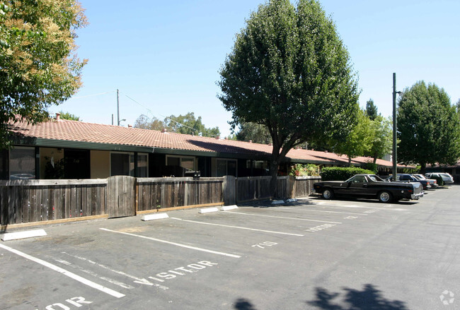 Building Photo - Roseland Apartments