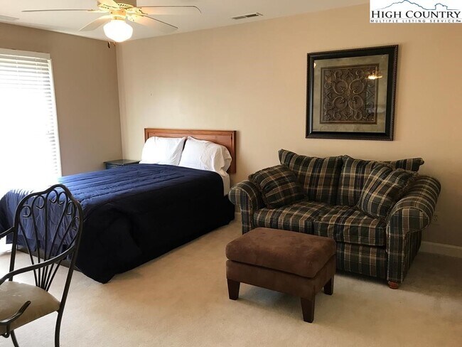 Foto del edificio - 155 Birkdale Ct