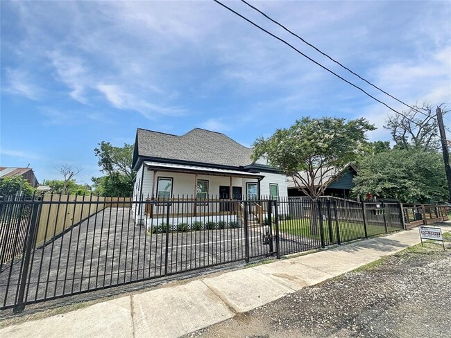 Building Photo - 306 Stiles St
