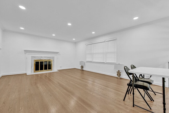 Building Photo - 3050 Chestnut St NW