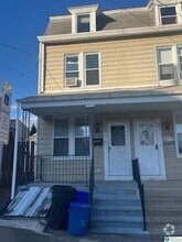 Building Photo - 663 Spring Garden St
