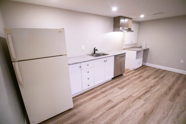 Photo du bâtiment - Cozy Lower Unit * White Oaks Pond Mills * ...