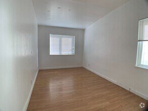 Building Photo - 744-746 47th Ave