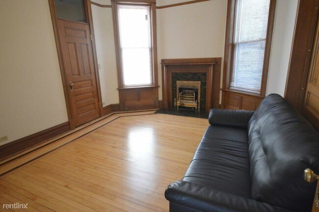 Foto del edificio - 518 W Fullerton Pky