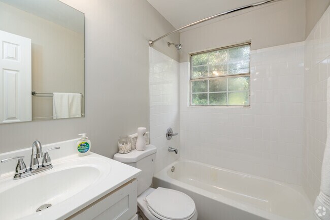 2 habitaciones, 1 baño, 860 pies cuadrados, baño - Stanton Yards 1, 2 & 3 Bedroom Availability