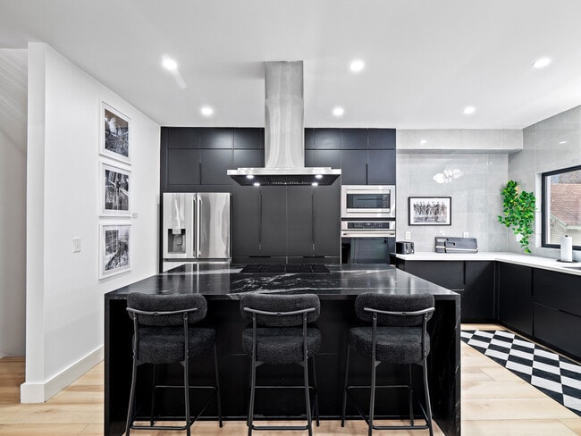 Foto del edificio - 25 N Rose Blvd