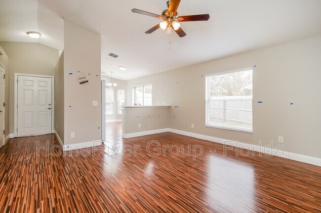 Building Photo - 718 Palmera St