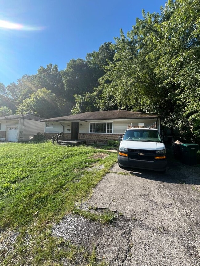 Building Photo - Three Bed, 2 Bath in Cincinnati!