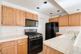 Building Photo - 7570 W Flamingo Rd