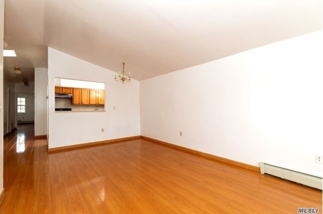Foto del edificio - 82-98-98 Country Pointe Cir