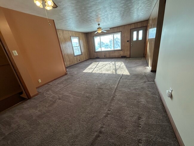 Building Photo - 130 Walnut St