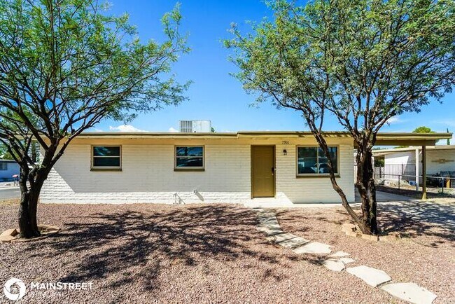 Building Photo - 7701 E Victoria Dr, Tucson, AZ 85739
