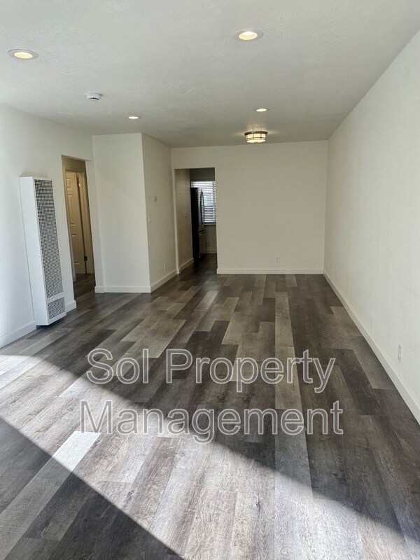 Building Photo - 1053 W Hamilton Ave