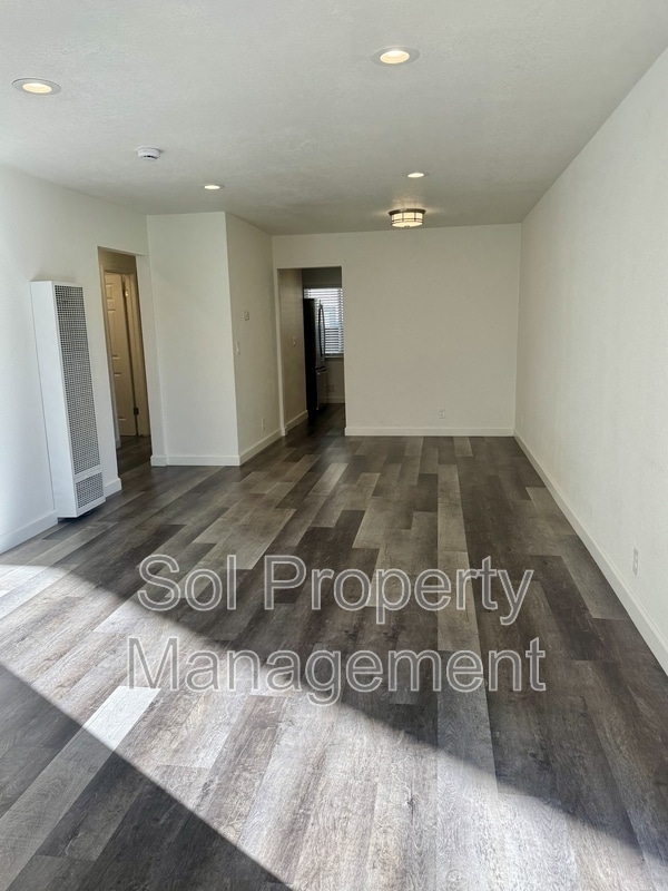 Foto del edificio - 1053 W Hamilton Ave